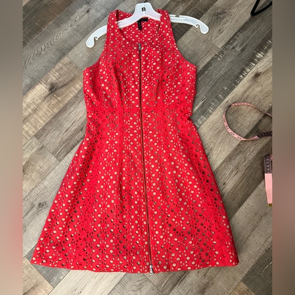 BCBGMaxAzria Gulianna Red Lipstick Eyelet Zipper Front Dress size 6 EUC - Picture 3 of 9